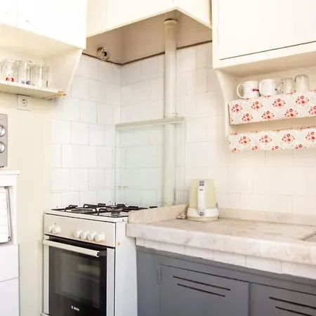 Vibrant And Central Flat In Karsiyaka Near Sea