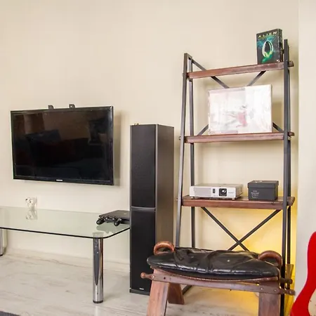Vibrant And Central Flat In Karsiyaka Near Sea Appartamento *